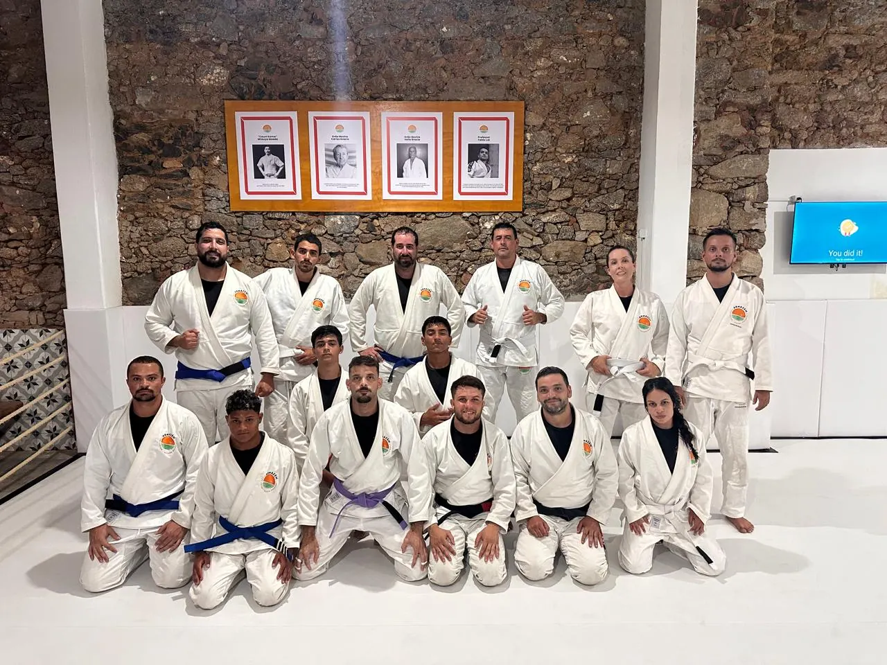 Alunos e professores do Armazém do Jiu-Jitsu em Anchieta