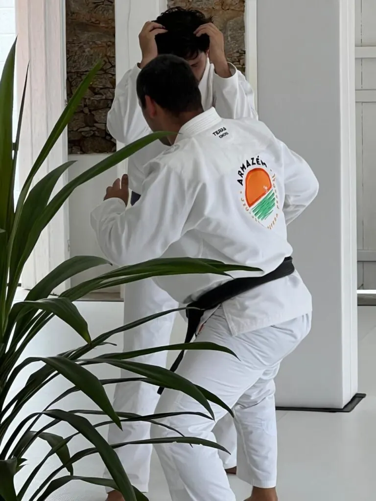 Treino de Jiu-Jitsu no Armazém
